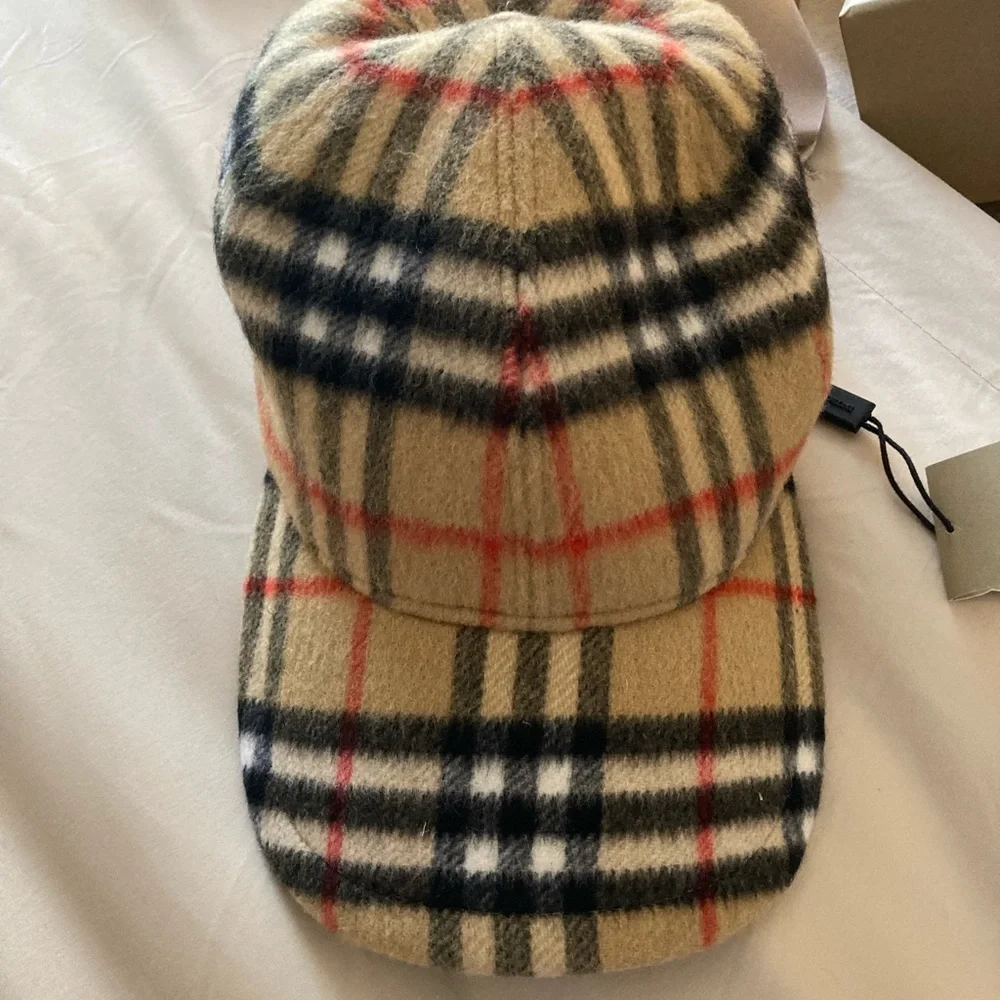 Burberry Hat - Women’s size Large - Picture 2 of 7